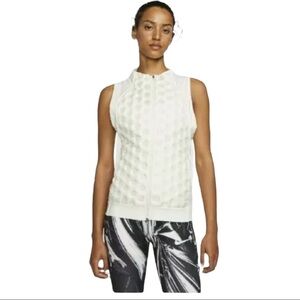 Nike women’s aeroloft training vest